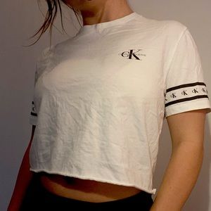white calvin klein t shirt